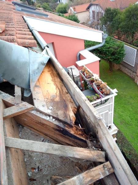 Rénovation d'un chéneau endommagé en zinc à Toulouse